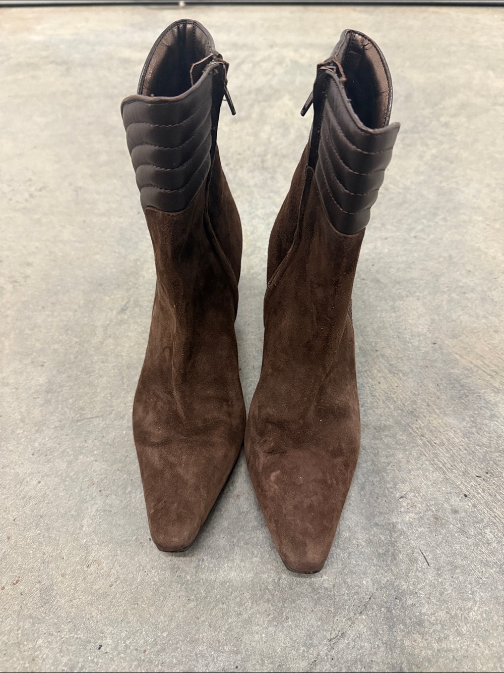 Vaneli Vintage Y2K Brown Suede Pointed-Toe Ankle Booties with Quilted Cuff